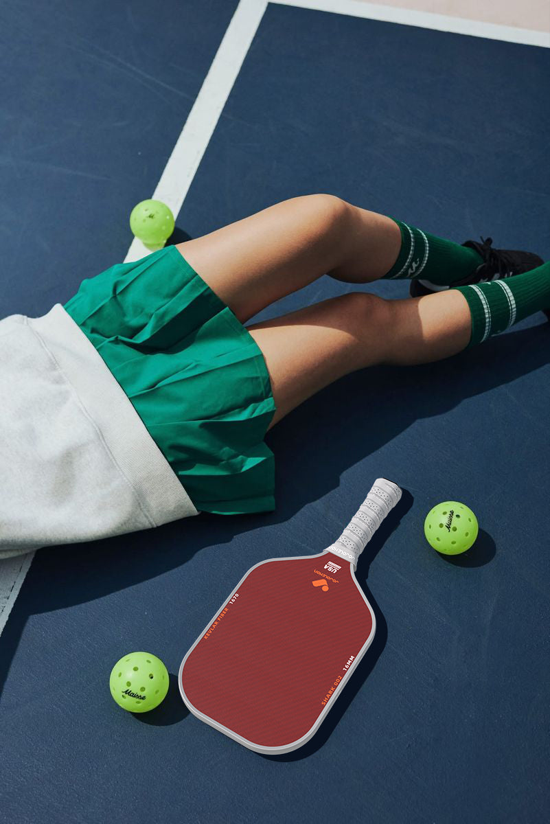 Find the best pickleball paddles for beginners—including Jojolemon Shark 001—for comfort, control, and fun on the court.