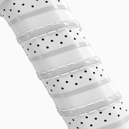 Ergonomic, sweat-absorbing grip on the JOJOLEMON shark-001 paddle for better control and comfort.